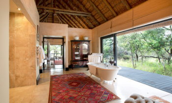bathroom-room-accommodation-luxury-safari-hotel-kruger-park